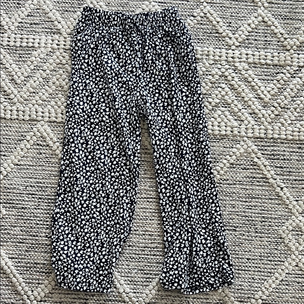 Zara Flowy Black and White Patterned Pants